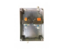 Σε πλαστικό κιβώτιο στεγανό με 2 αεριστήρες